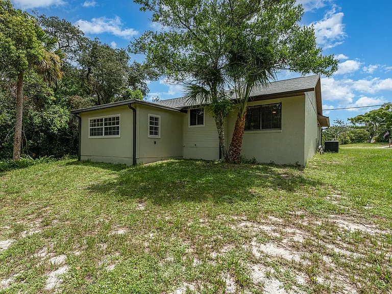 2620 Redwood Ave — Photo 15