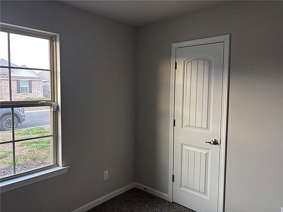 4th image of 9072 Worthington Ct