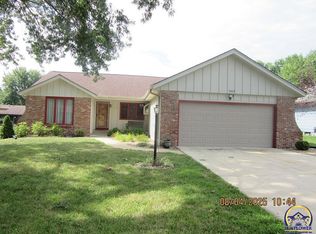 5825 SW 27th St, Topeka, KS 66614