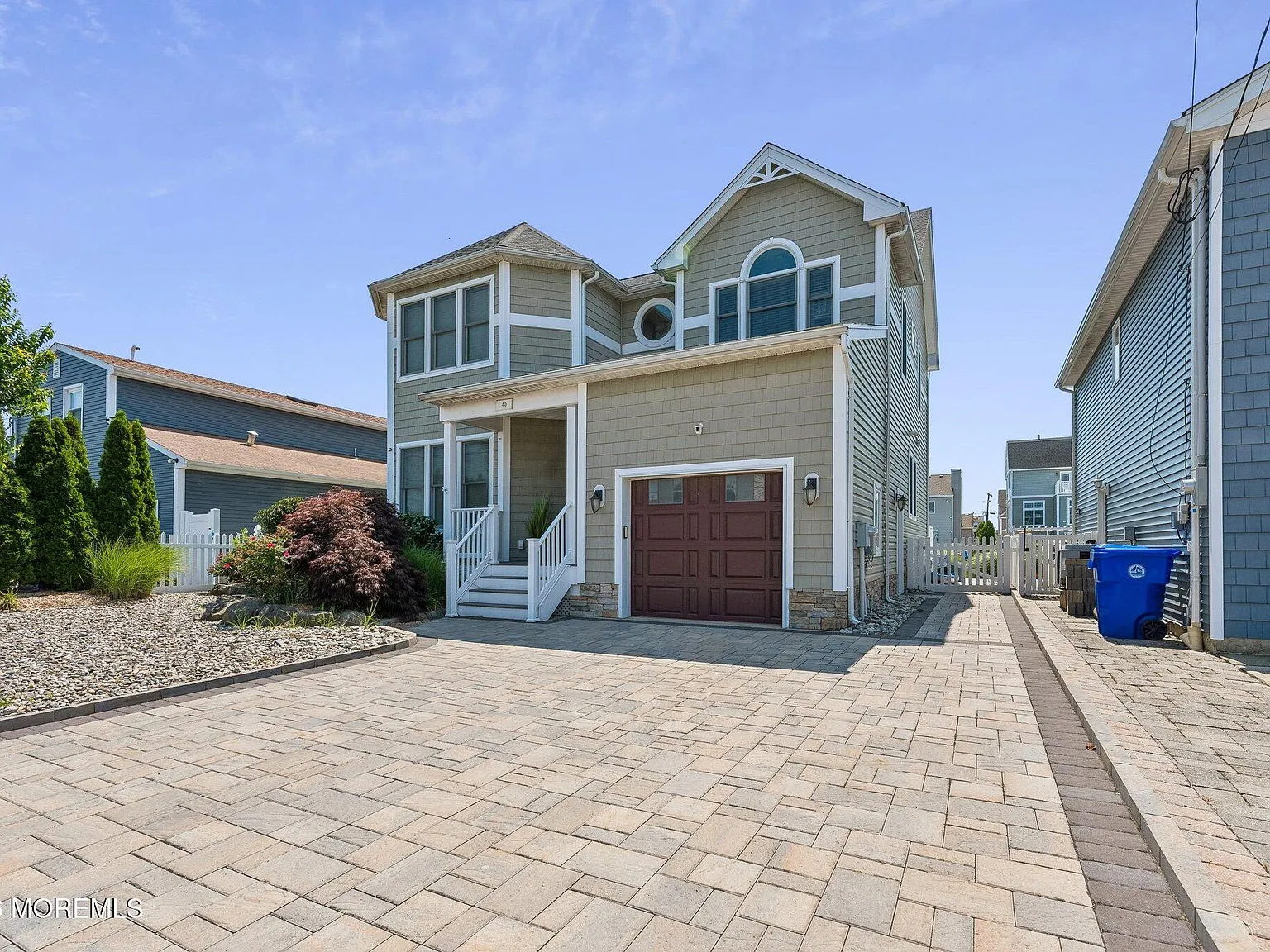 3 bed, 4.5 bath, 2616 sqft, $4,200 — Photo 1