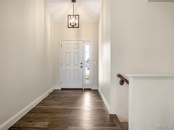 4th image of 302 Fox Run Dr