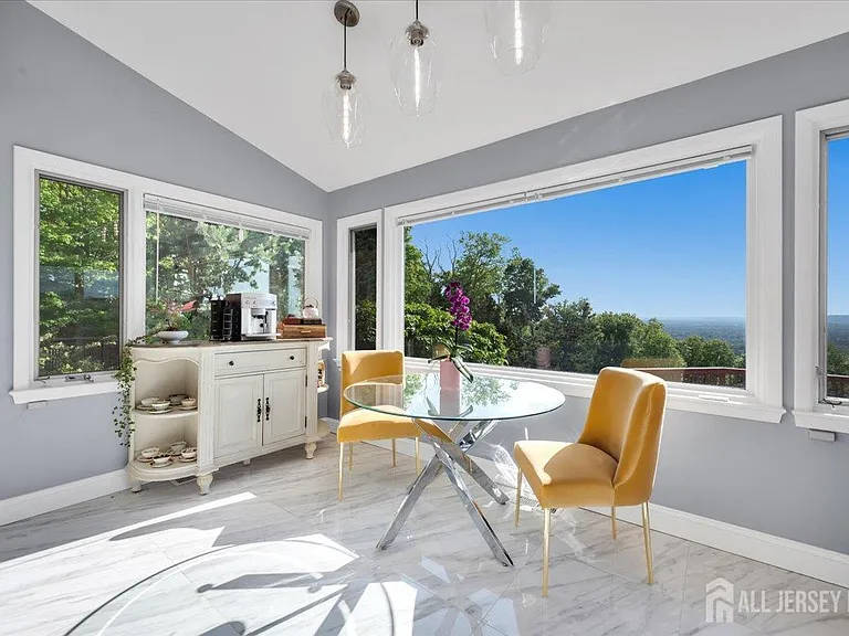 950 Sunset Rdg — Photo 16