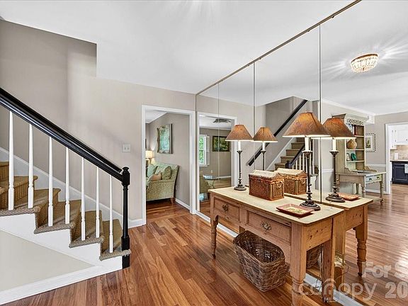 5th image of 6826 Constitution Ln