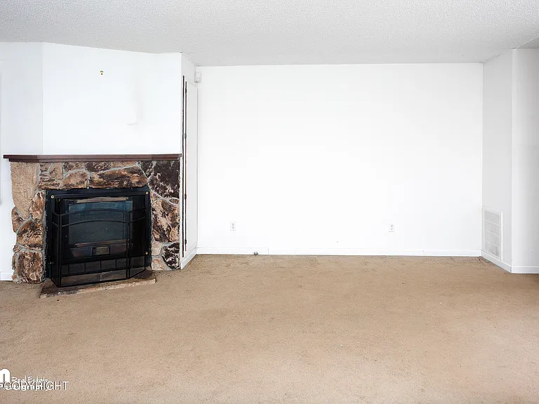 3855 Randolph St — Photo 17