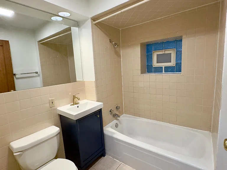 3233 S Union Ave #2 — Photo 2
