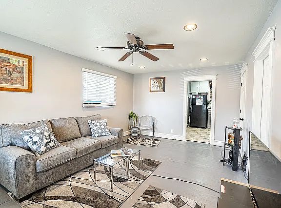 2nd image of 554 W 100 N