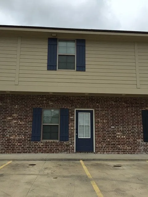 2 Bed 2.5 Bath Townhome off of Verot School Rd — Photo 2