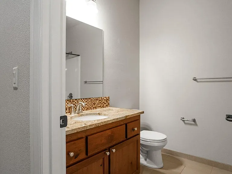 384 Market St NE — Photo 16