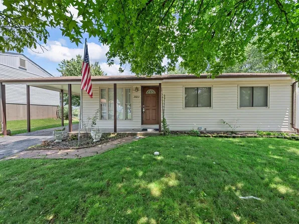 2822 Cherry Point Ln, Maryland Heights, MO 63043