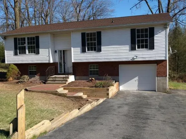 11 Laurel Ln, East Stroudsburg, PA 18301