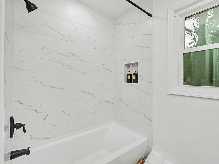 2200 Eastway Dr — Photo 18