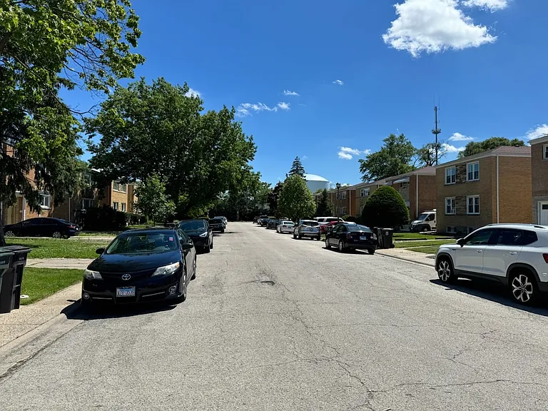 Lawler Ave — Photo 22