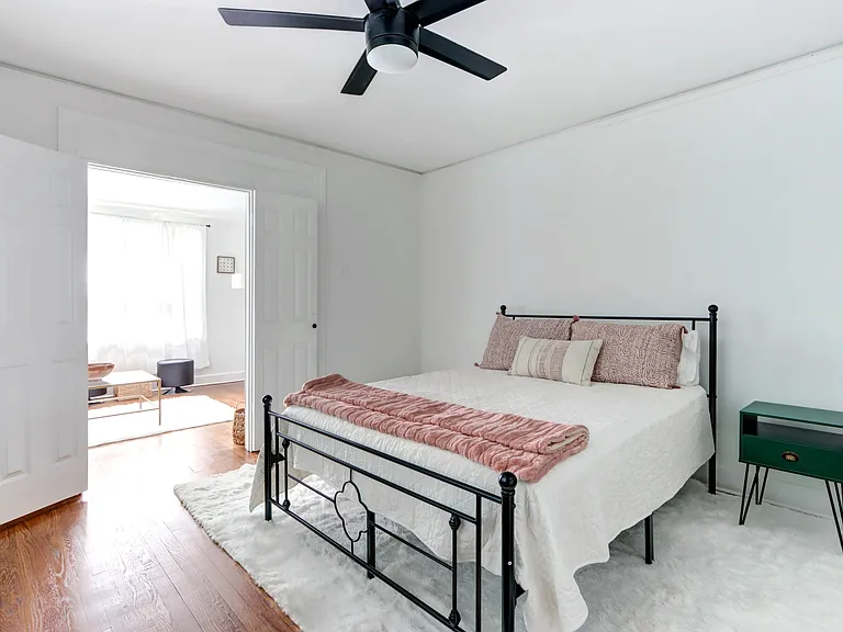 1011 E 39th St #B — Photo 18