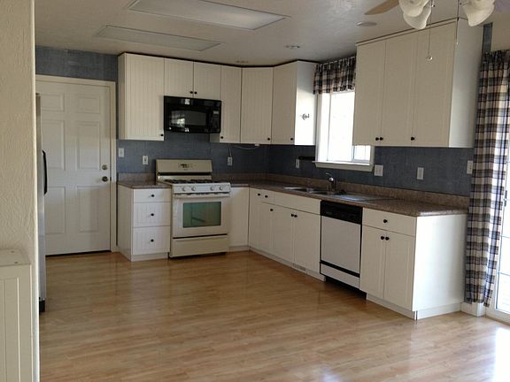 4th image of 430 Manzanita Dr