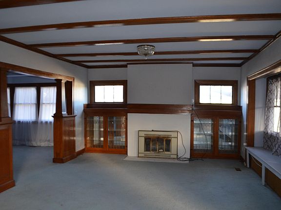 Living room with gas fireplace