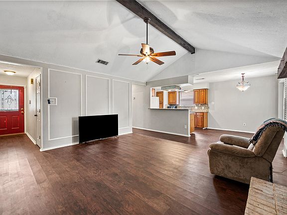 5th image of 806 Wind Brooke Dr
