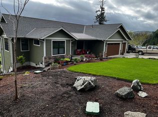 1060 Holly Ave, Cottage Grove, OR 97424