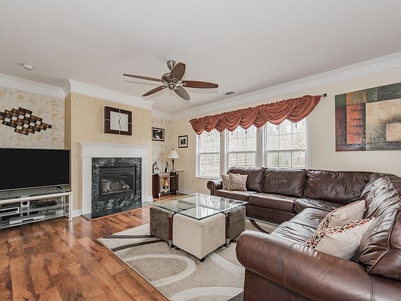 Huge Family room with Fireplace