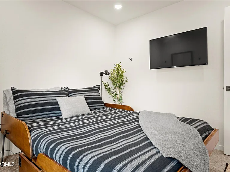 1027 W Peralta Ave — Photo 55