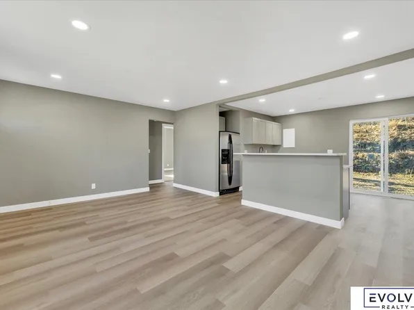 7358 S 69th St, La Vista, NE 68128