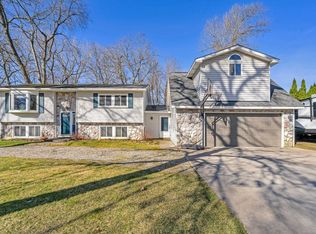 399 Schorn Dr, Lake Orion, MI 48362
