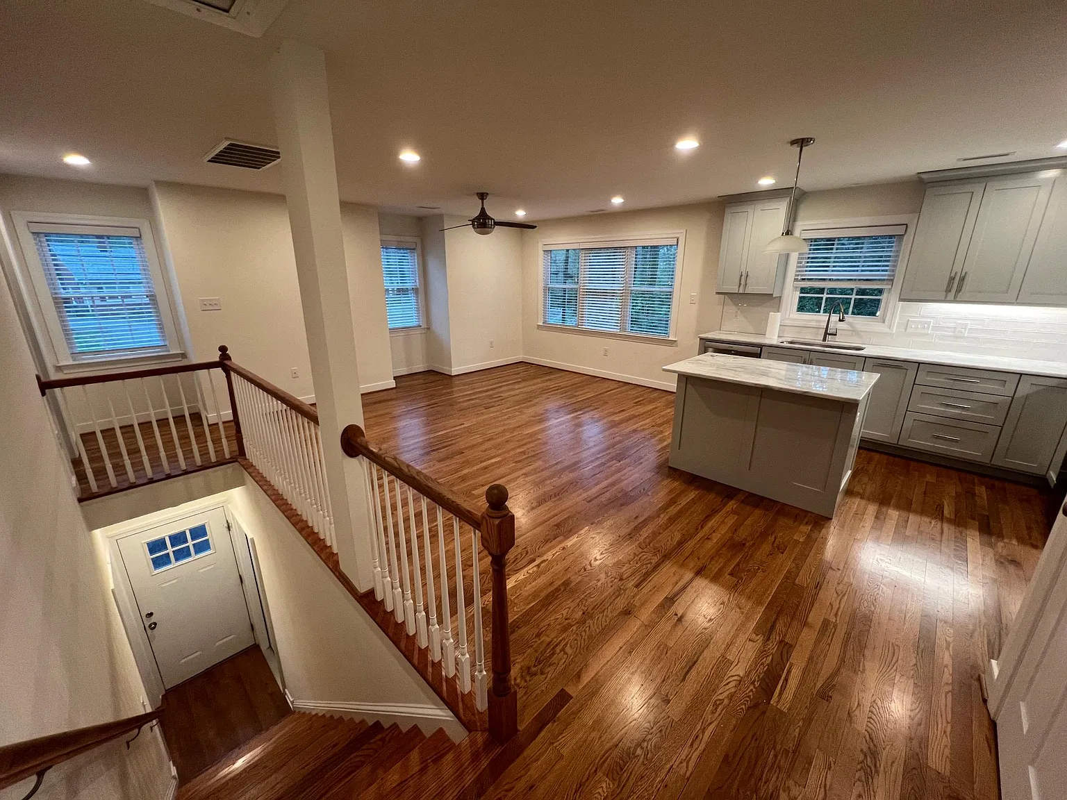 1 bed, 1700 sqft, $2,300 — Photo 2