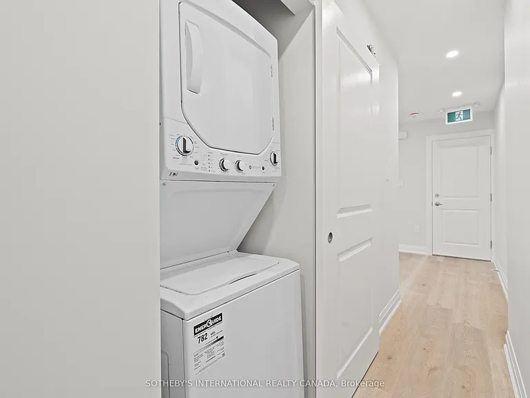 30 Strathgowan Ave #UPPER — Photo 11