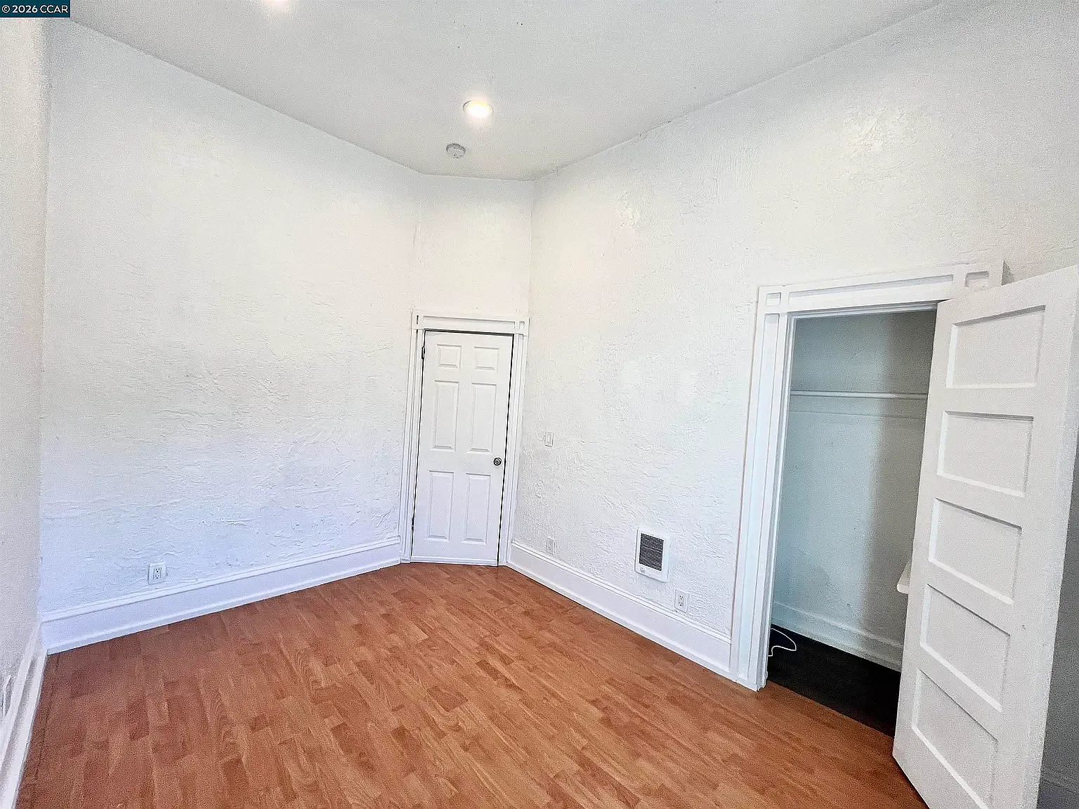 2 bed, 900 sqft, $1,100 — Photo 4