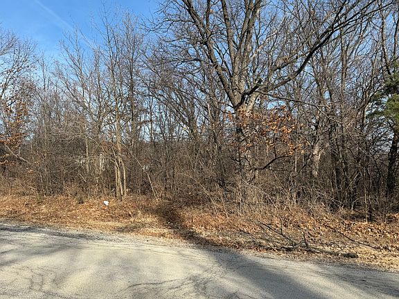 2nd image of 1365 Gordon Ln