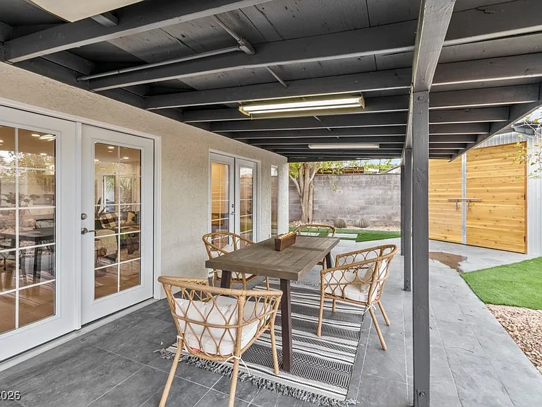 1621 Franklin Ave — Photo 23