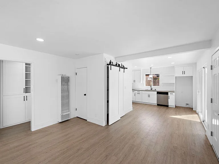 219 Avenida Santa Barbara — Photo 4