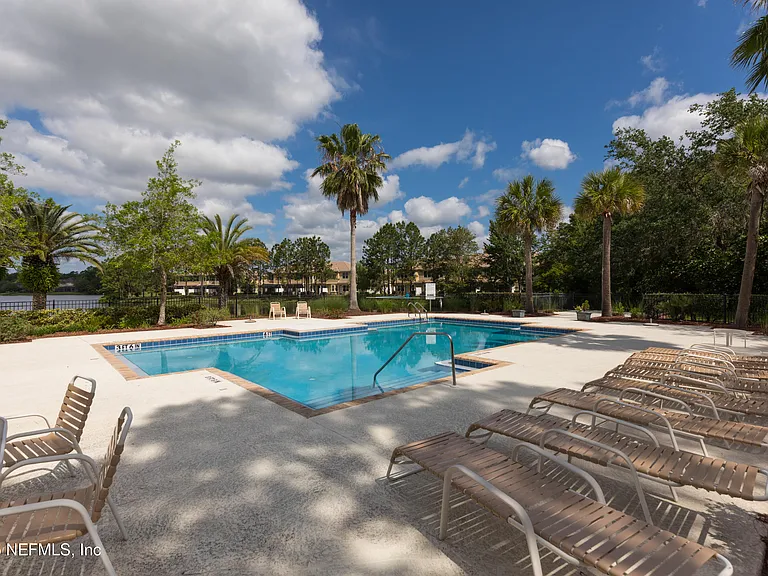 212 Island Green Dr — Photo 33