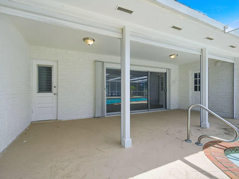 321 E Chaminade Dr — Photo 44