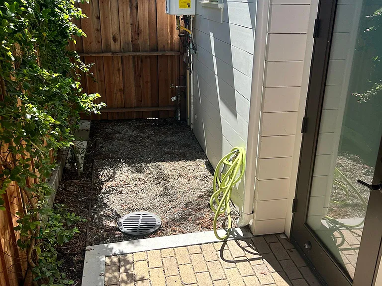 325 W Anapamu St #A — Photo 13