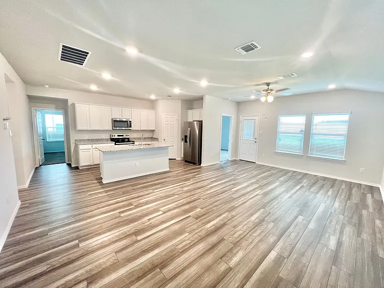 7303 Gilbert Dr — Photo 3