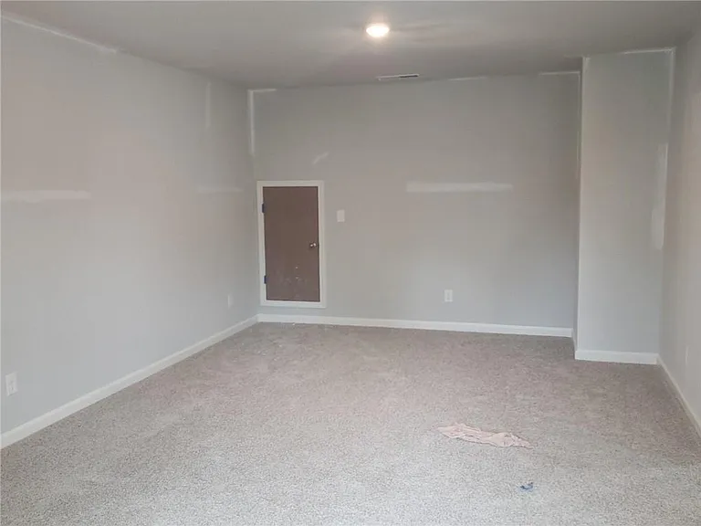121 Valimar Dr — Photo 7