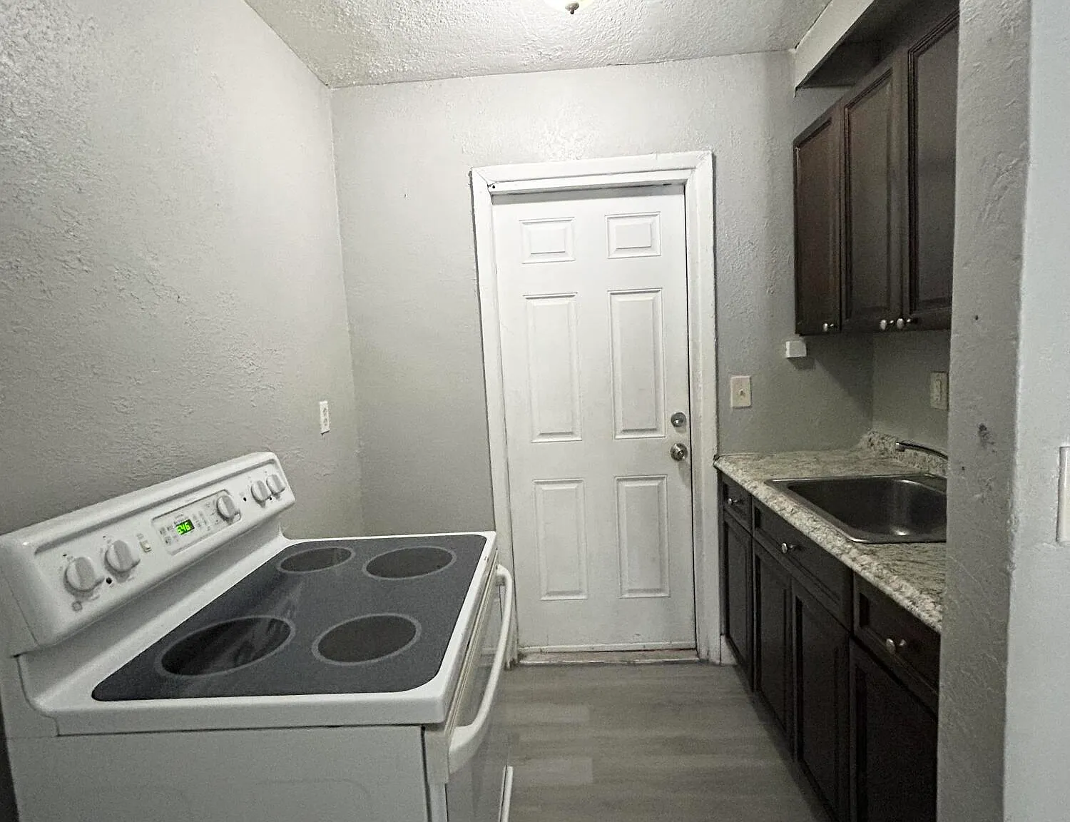 2 bed, 1.0 bath, 650 sqft, $1,000 — Photo 4