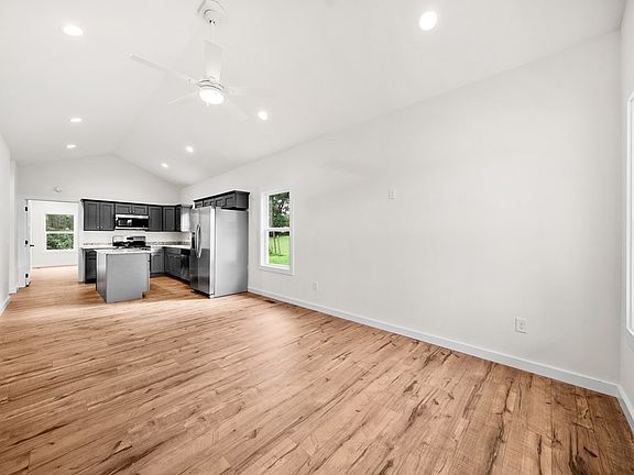 4th image of 356 Dayton Ave