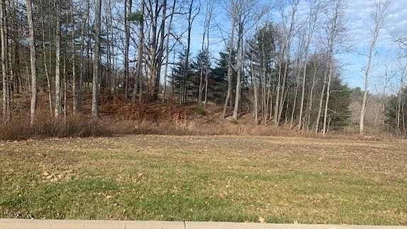 2nd image of 32 Fernwood Ln