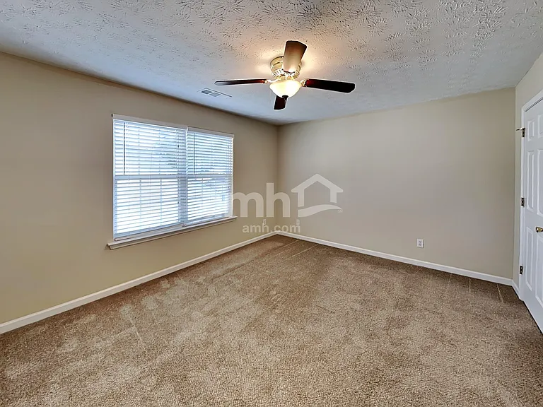 930 W Oaks Dr — Photo 8