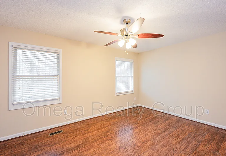 5216 Falling Creek Ln — Photo 22