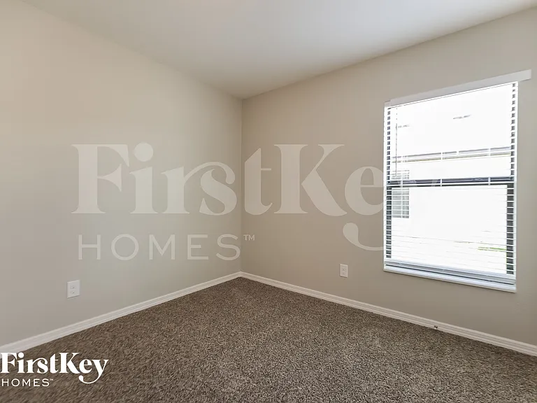 1544 Swan Lake Cir — Photo 10