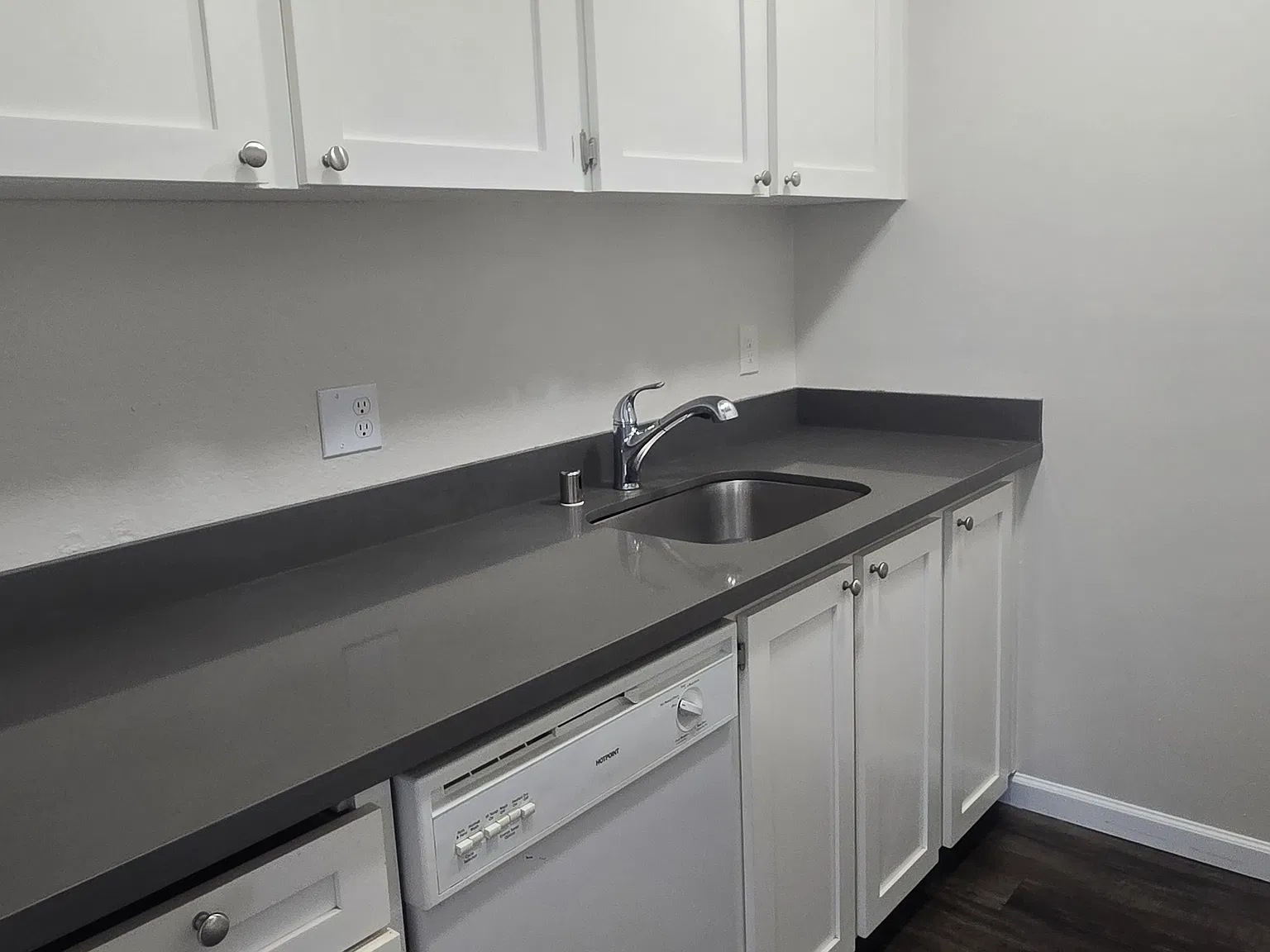 Emerald Place Apartments — Photo 4
