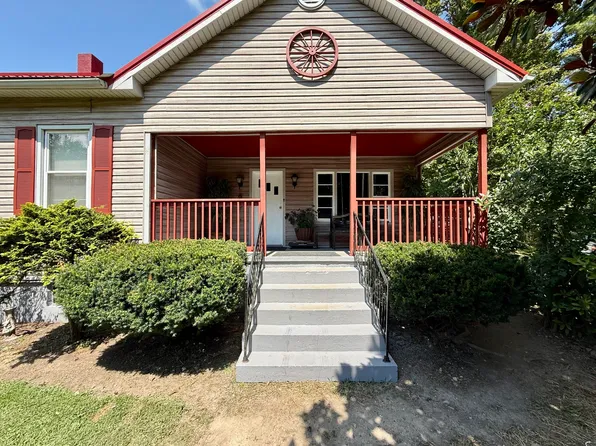 1521 Green Valley Rd, Pearisburg, VA 24086