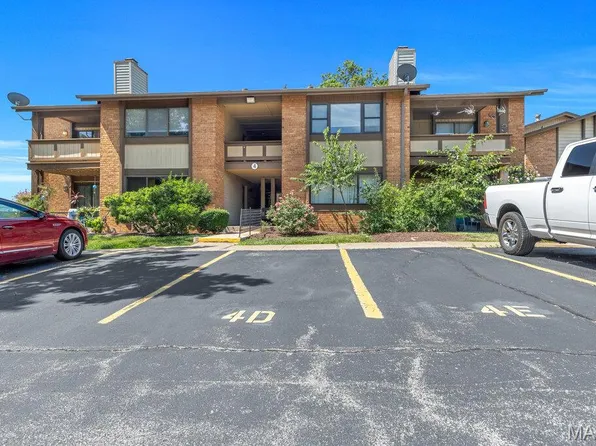 4 Fairways Cir APT I, Saint Charles, MO 63303
