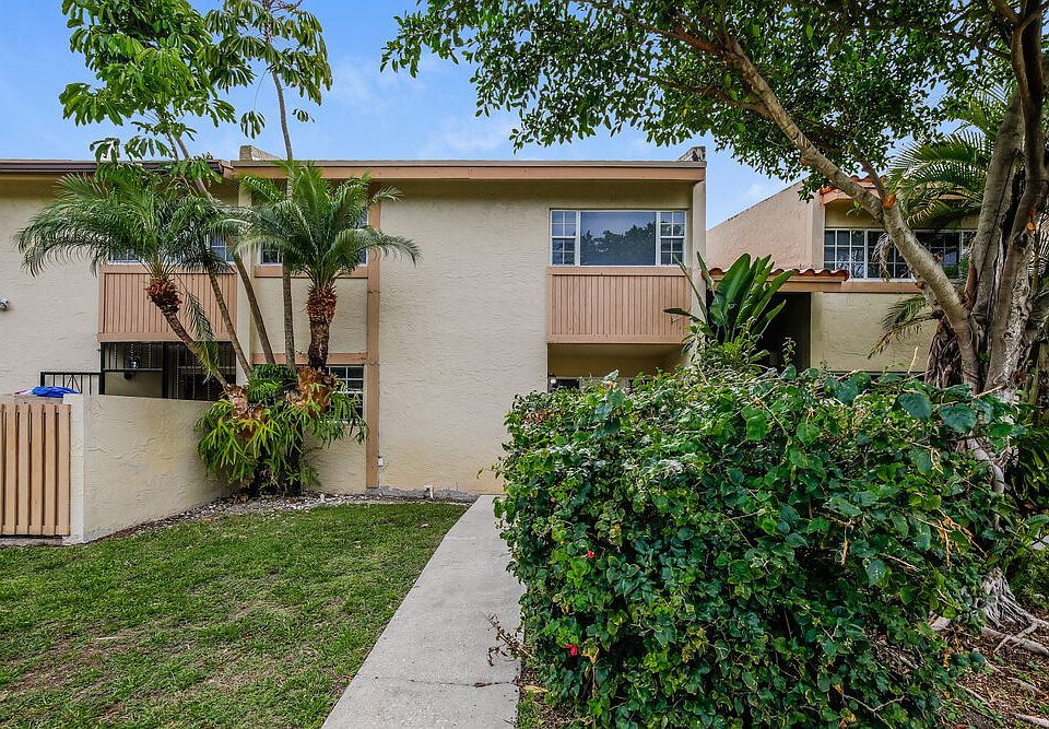 1st image of 14277 Kendale Lakes Cir