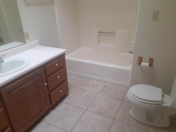 4th image of 2781 Glengarry Dr