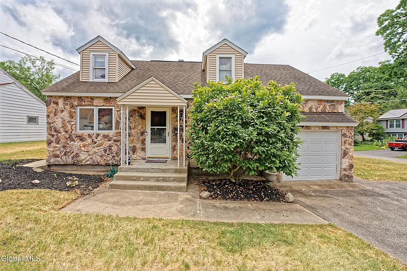 3rd image of 2834 Halsey Drive