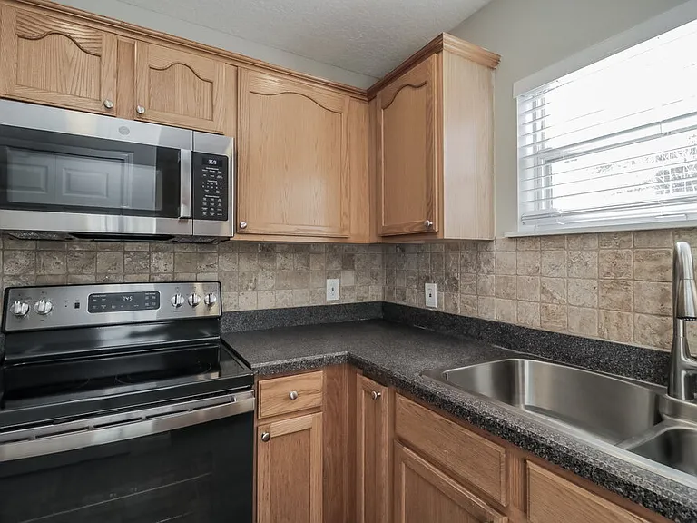 20411 Marlin St — Photo 8
