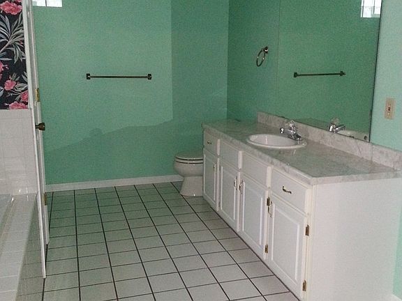 2nd image of 1326 Meadow Ln